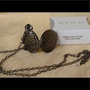 🆕Avon🦓 Animal Print Locket Zebra
